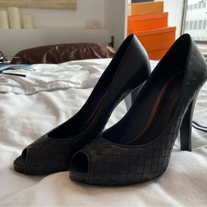 Bottega Veneta Black Intrecciato Peep Toe Pumps Size 39